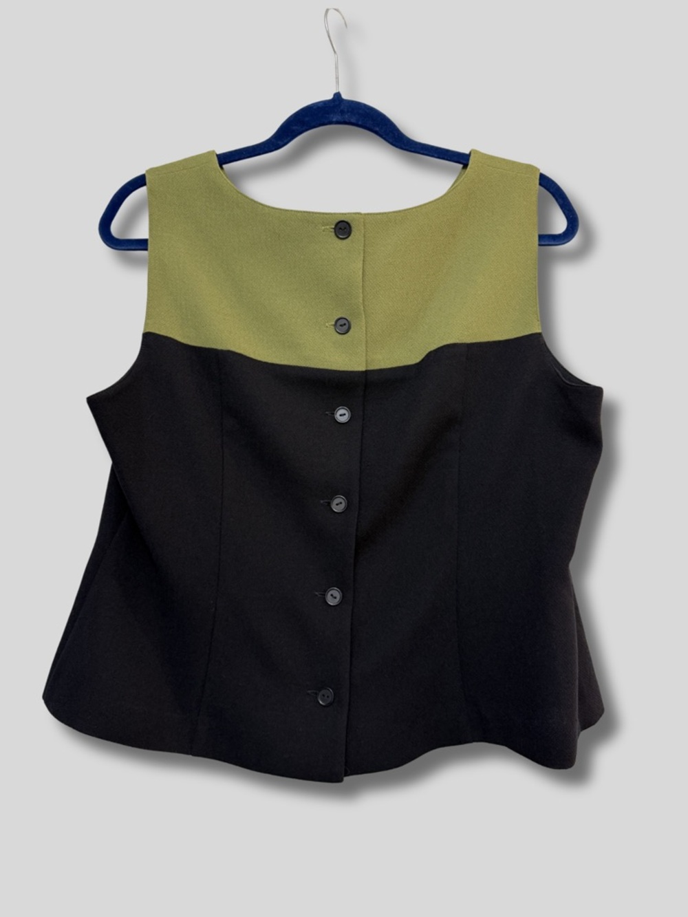 Plaza South Petite Sleeveless Two-Tone Panel Button Up Top in Olive and Black